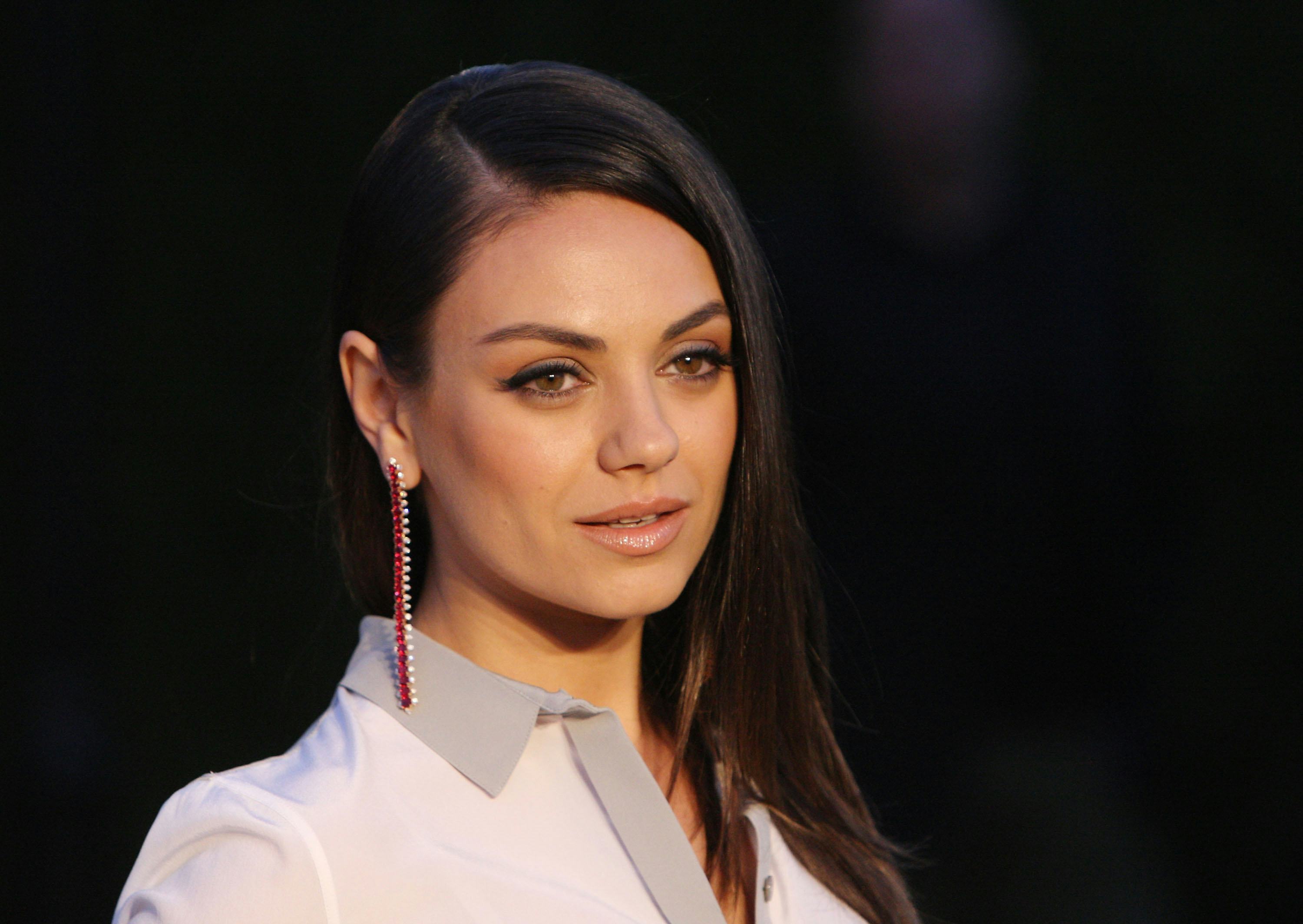 Is Mila Kunis Short Hair Real The Expectant Mom Is Rocking A New
