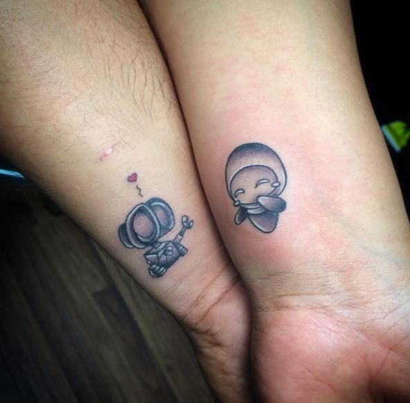 11 Micro Couples Tattoos That Prove That Sometimes It ... - 970 x 582 jpeg 70kB