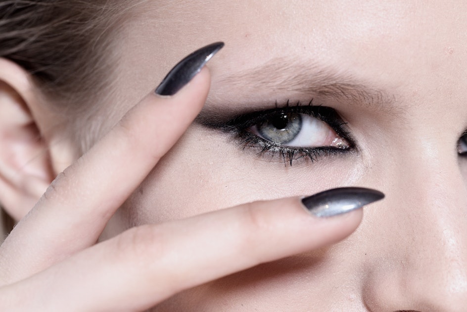 7 Ways To Prevent Eyeliner Smudging, Smearing, Or Fading
