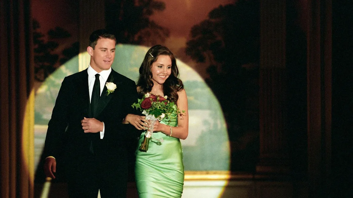 2000s prom dress trends 11 Prom Trends From The Early 2000s That Made No Sense PHOTOS