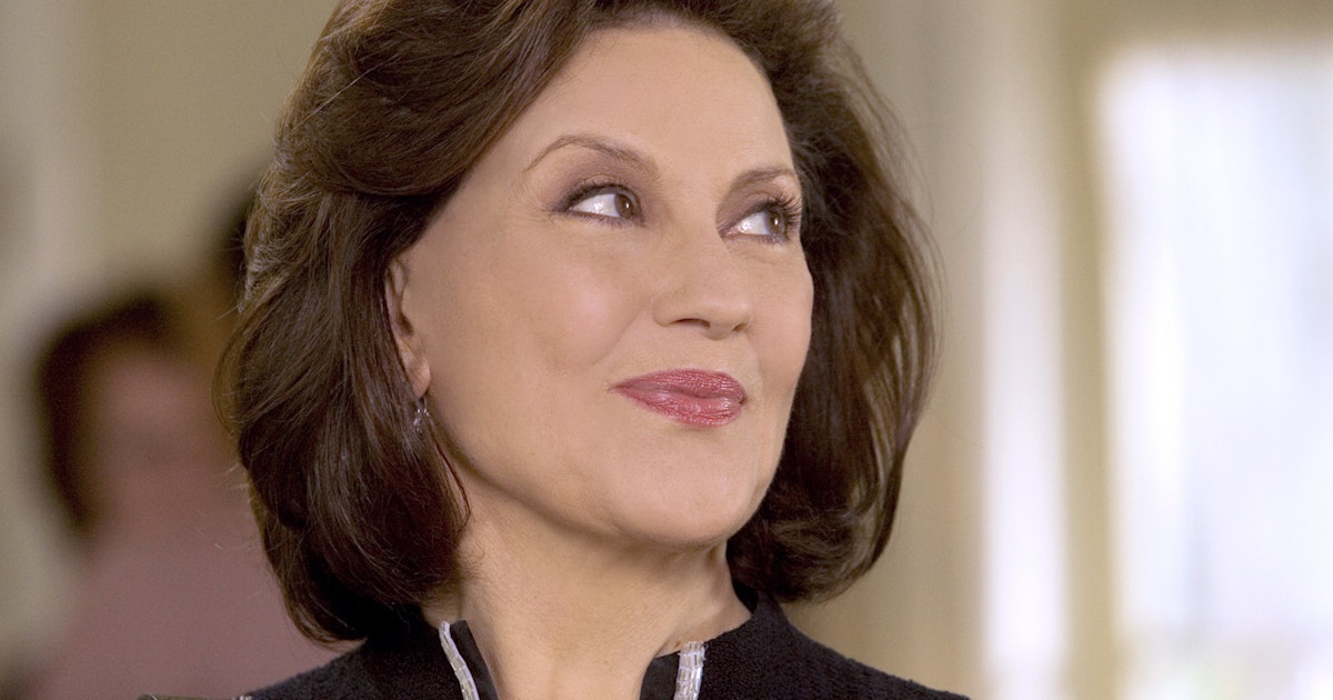 Emily (hq) 13 Emily Gilmore Fashion Lessons That We Can All Learn From