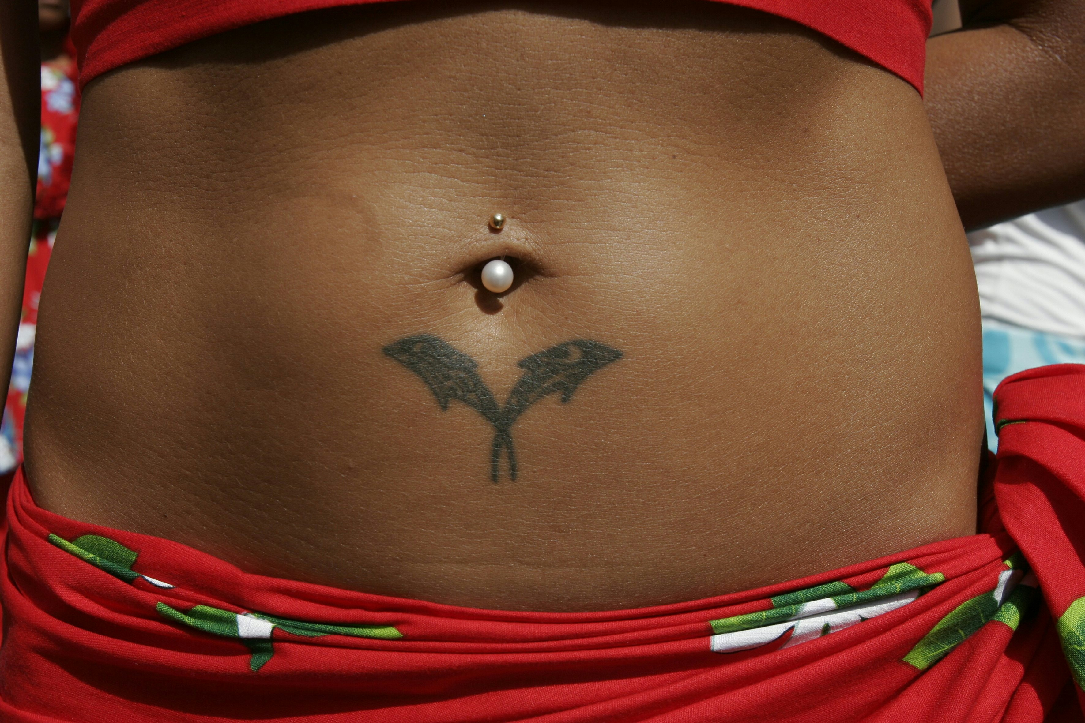 Terrific sun belly button tattoo  Tatuaje ombligo Tatuaje del ombligo  Tatuajes