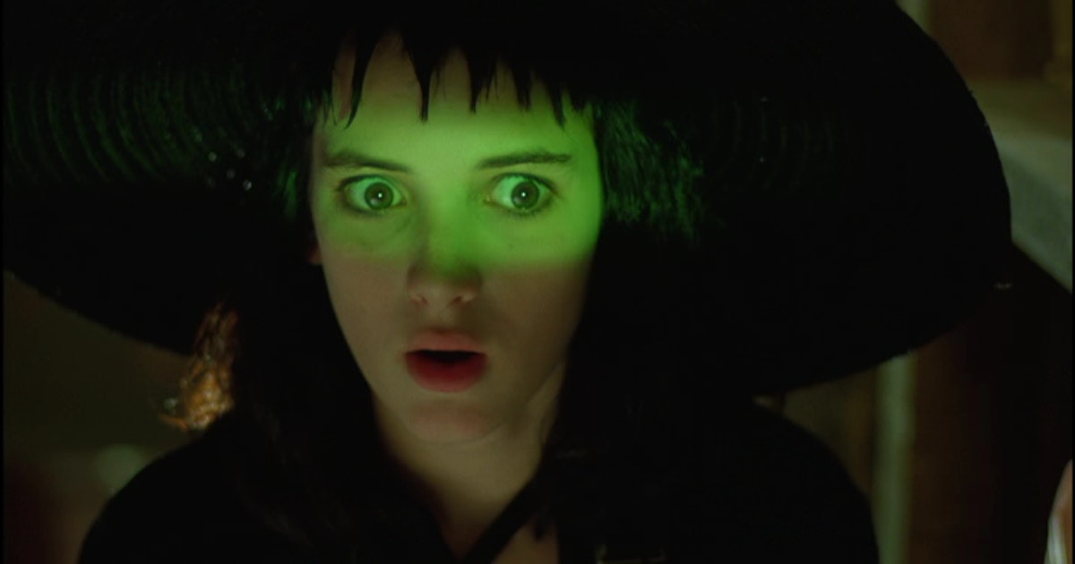 9 Lydia Deetz Moments That Prove She Was A 90s Feminist Queen