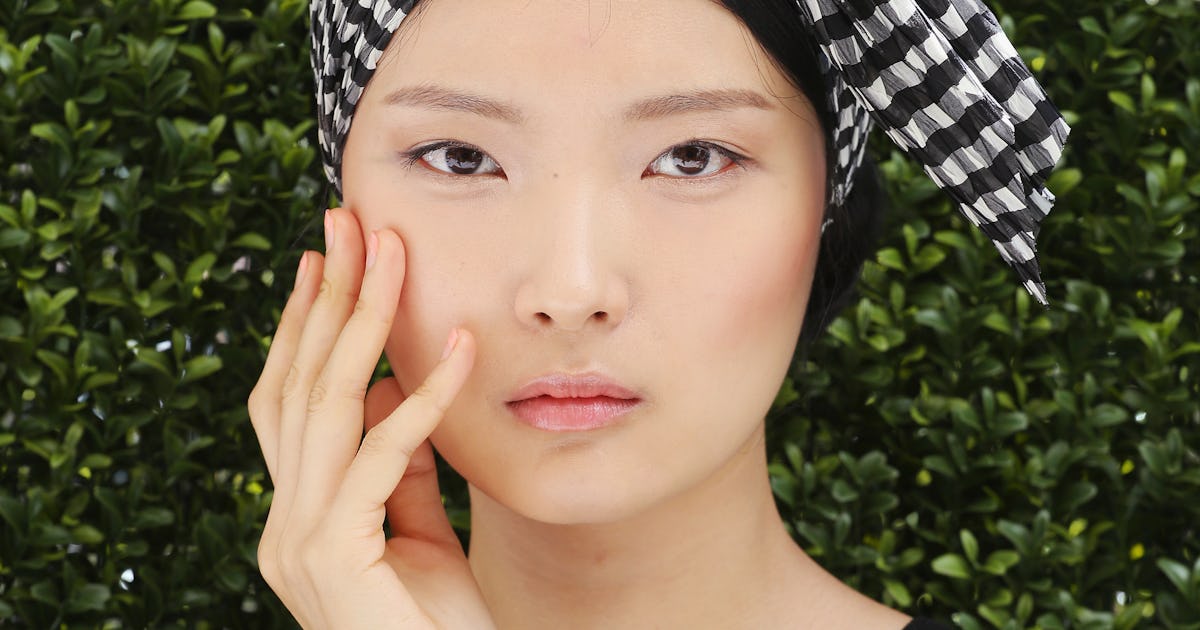 How To Give Yourself A Mini Facial Like A Model, According To Celeb ...