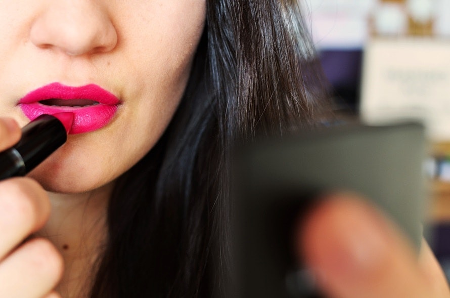 11 Weird Reasons Why Your Makeup Doesn’t Last All Day & How To Fix The 