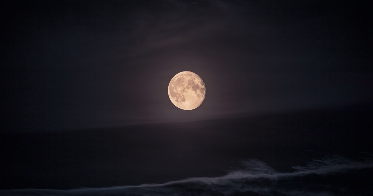 7 Ways The Full Moon Supposedly Affects The Human Body