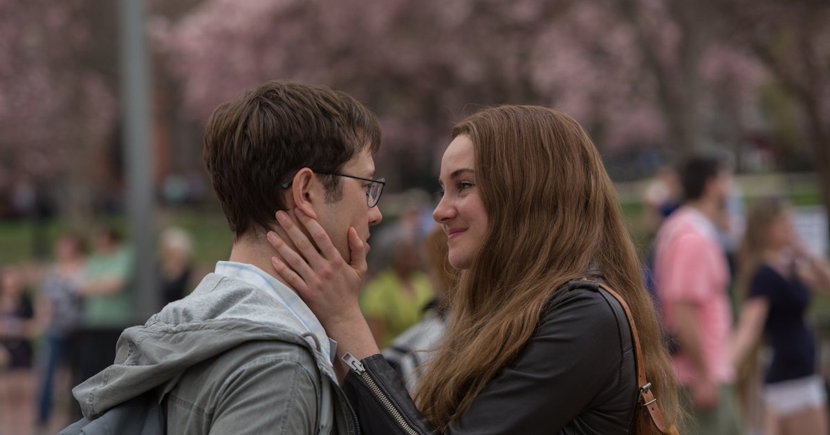 Are Edward Snowden Lindsay Mills Still Dating Snowden Will Give A Fictionalized Look At This Relationship