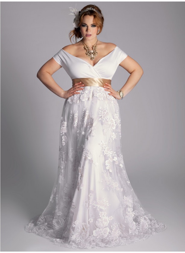 25 Stunning Plus Size Wedding Dresses For Every Style Of Nuptial Affair Eugenia Vintage Plus Size Wedding Gown 570