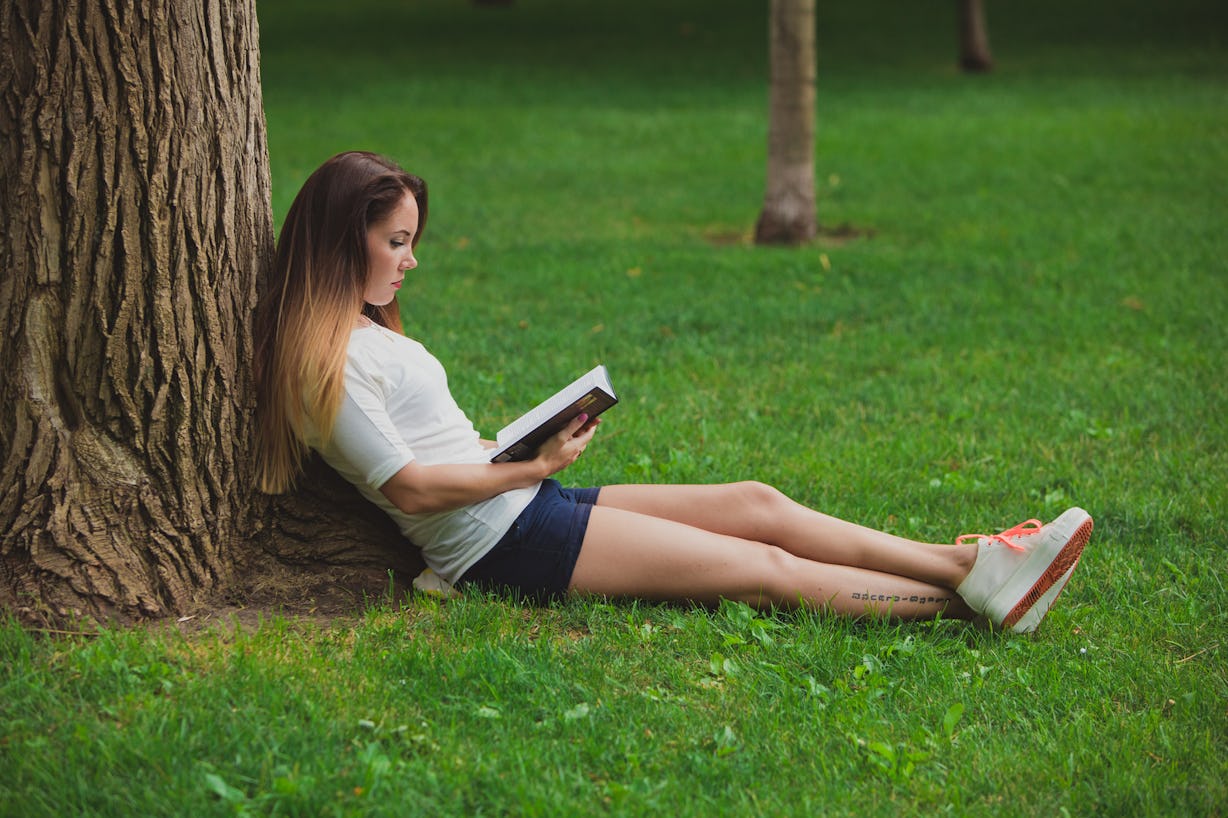 18 Books Every Woman Should Read When She's 18 (Because I Sure Wish I Had)