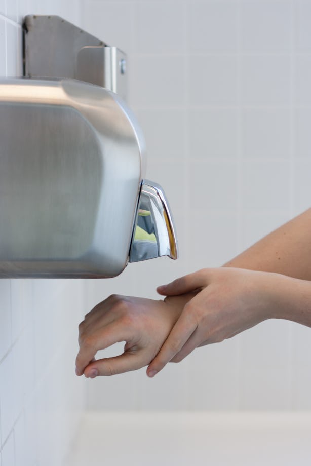 Hand Dryers Spread A Lot More Bacteria Than Paper Towels, So Stop