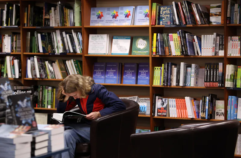 The Best Places To Buy Books, So You're Saving Money And Getting The