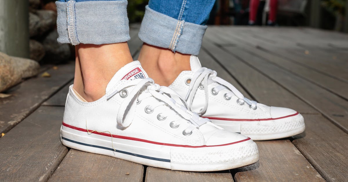 White converse with red line Clearance