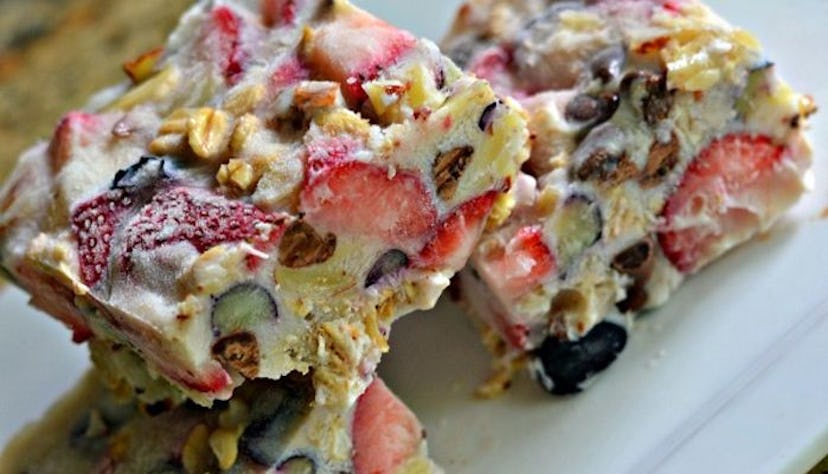 Frozen yogurt trail mix bars on the list of the 10 great recipes for busy moms