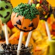 Halloween themed cake pops.