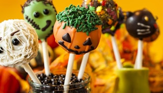 Halloween themed cake pops including a mummy, a pumpkin and Frankenstein's monster