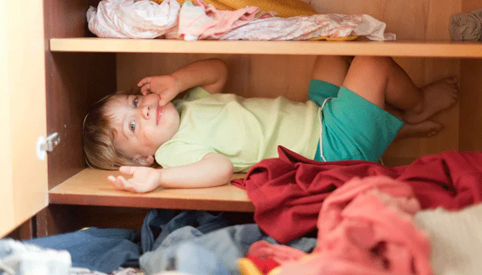 Die 5 Phasen der Verrücktheit, wenn Kinder lange wach sind