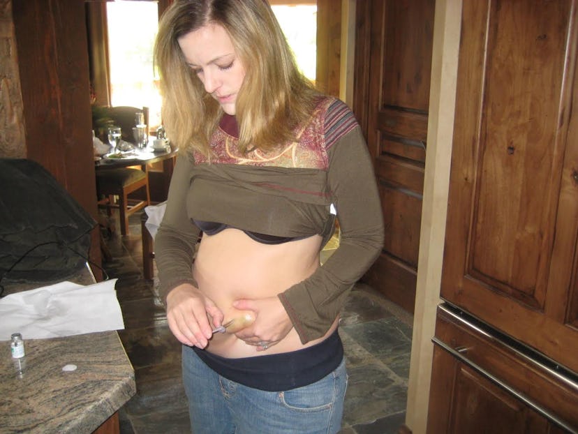 A woman giving herself an IVF shot