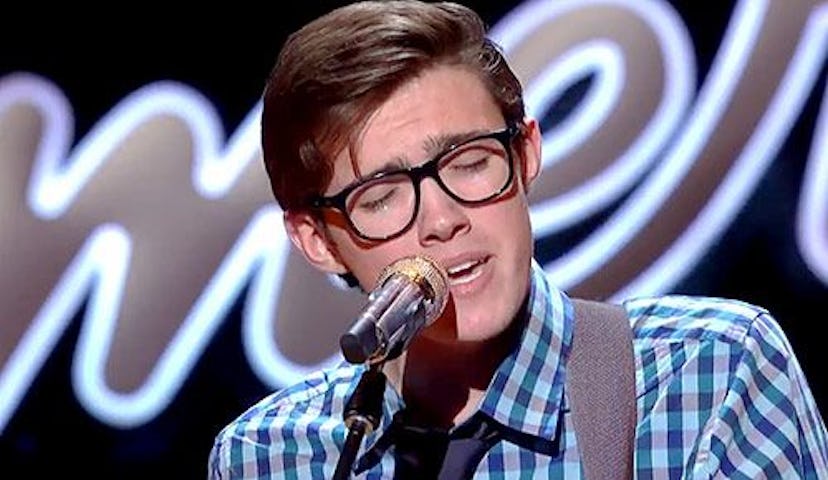A contestant with glasses and a blue shirt in the "American Idol"