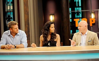Richard Blais, Padma Lakshmi, and Tom Colicchio in Top Chef sitting and having a conversation