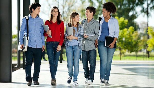 college-students-walking
