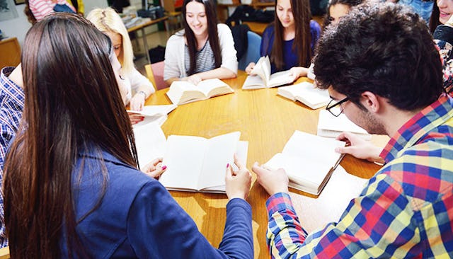 students-group-discussion