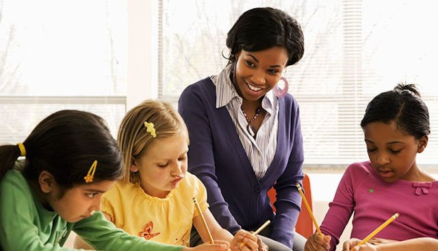 teacher-with-students