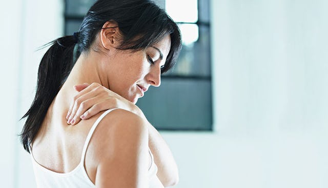 woman-with-shoulder-pain