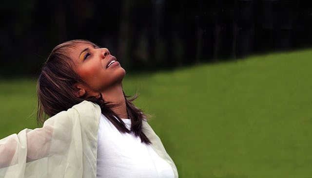 woman-looking-toward-sky