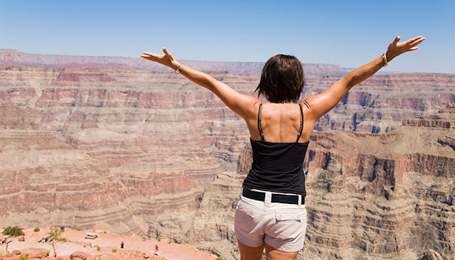 woman-grand-canyon