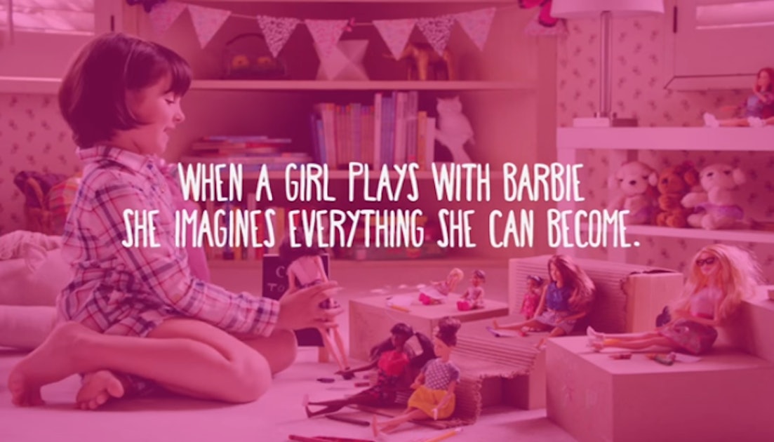 Everything she likes. Комната Барби фон. Барби ты можешь быть кем захочешь. Розовый домик Барби фон рабочего стола. С Барби ты сможешь все.