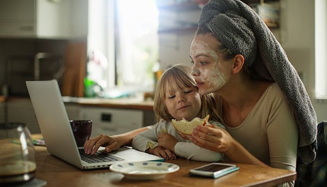 mom-with-child-having-breakfast