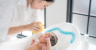 The Best Bathtub for Your Baby, Especially When You Have No Space