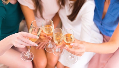 women-drinking-champagne