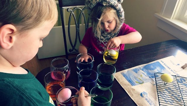 easter egg dyeing