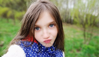 A tween girl pouting for a selfie