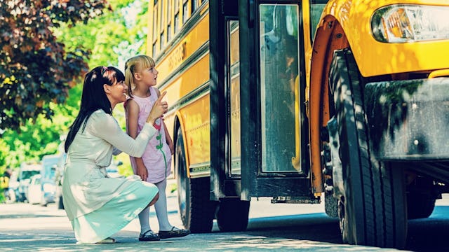 back to school, schoolbus pick up