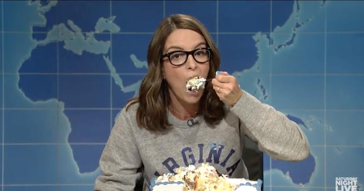 Tina Fey StressEating A Sheet Cake To Cope With 2017 Is All Of Us