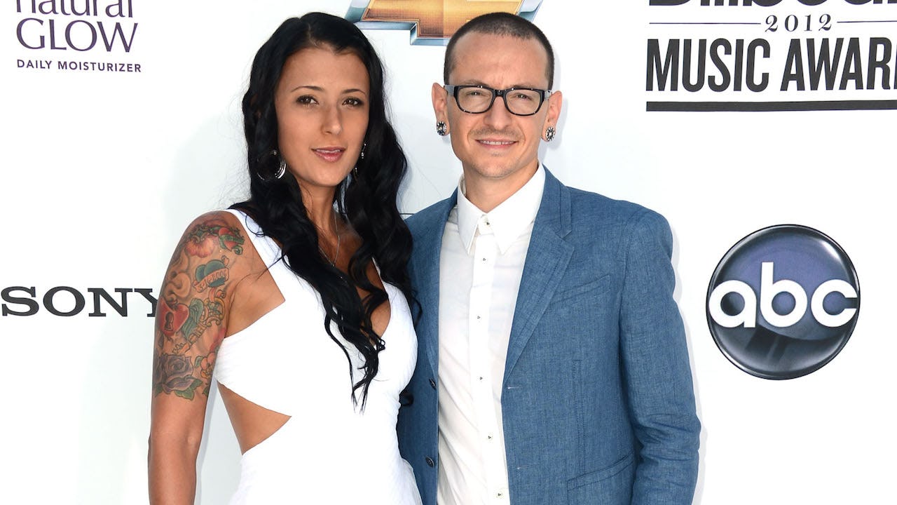 Wife Shares Photo Of Chester Bennington Days Before His Death To Send ...