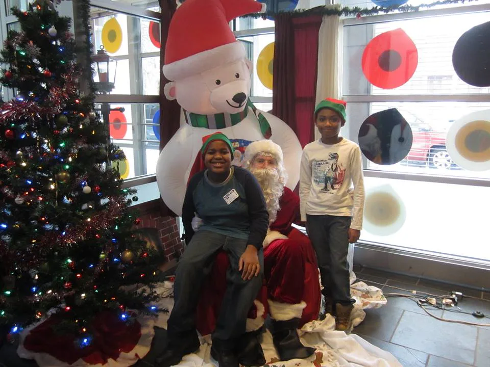 This Man With Autism Is Offering Kids Sensory-Friendly Santa Visits