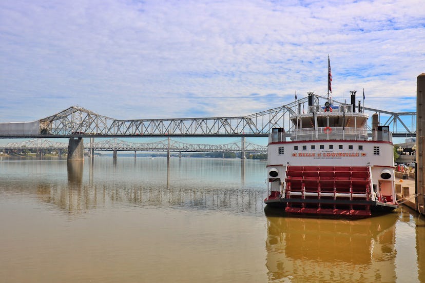 A riverboat at the Ohio River