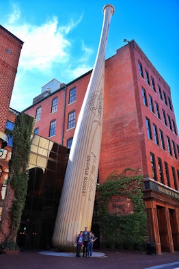 Louisville Slugger Museum with a huge baseball bat statue in front of it