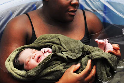 Water Births Are Amazing, But It’s Important To Know The Risks