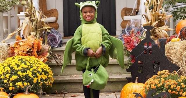 halloween jokes and riddles, child in halloween costume