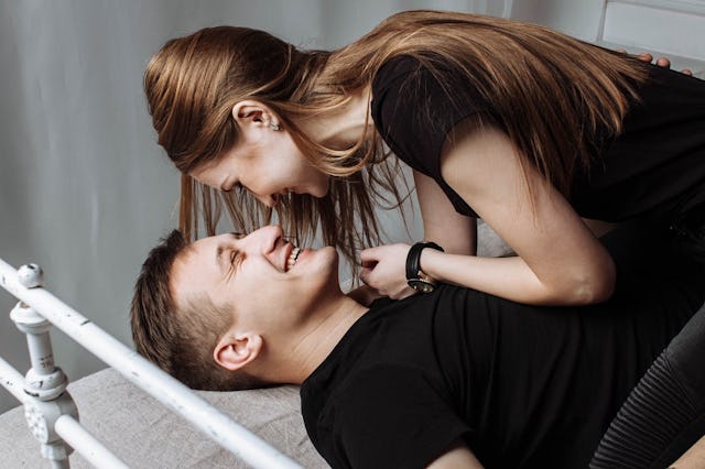 best dirty pick up lined: couple having fun