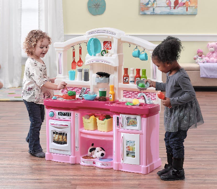 Step2 Fun with Friends Play Kitchen