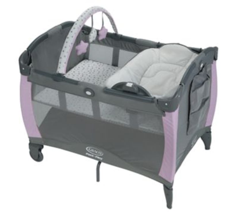 Graco Pack 'n Play Playard with Reversible Napper and Diaper Changer, Basisinet