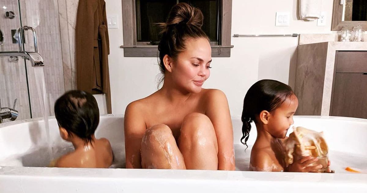 Sinə seksuallıq vasitəsi deyil, qadına uşaq əmizdirmək üçün verilib - FOTOlar Re