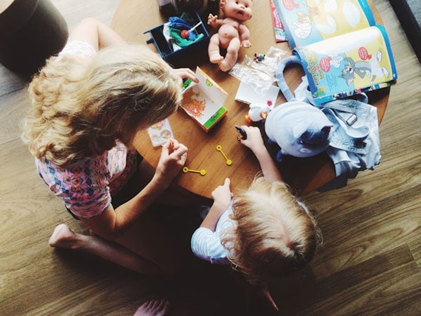 A mother drawing with her child on a table