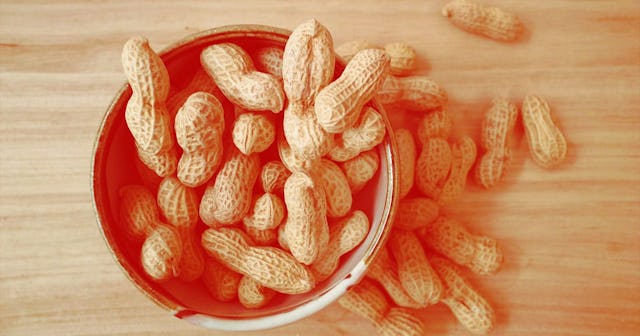 peanut allergy in kids, bowl of peanuts