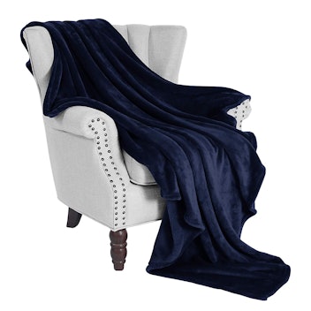 Exclusivo Mezcla Large Flannel Velvet Plush Throw Blanket